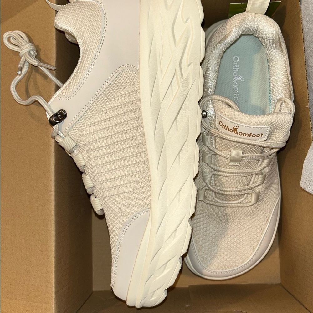 NWT Orthopedic Chunky Sneakers